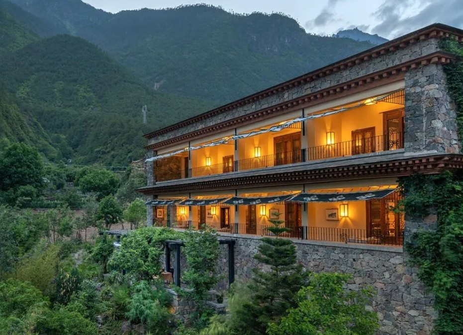 松赞 茨中山居 绝美高山湖泊，“云南最后秘境”
