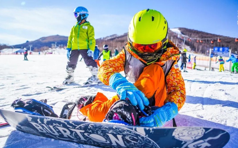 [迷你营] 6天5晚独立营 崇礼·青少年国际滑雪训练营，驰骋冰雪同享冬奥雪上世界