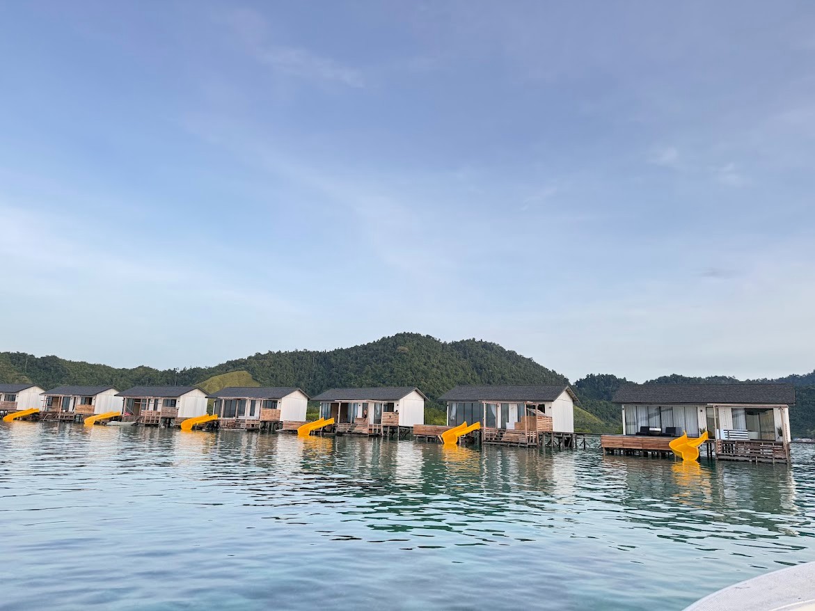 仙本那山水水屋度假村